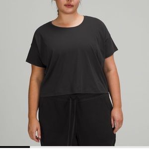 Lululemon - cropped cates tee